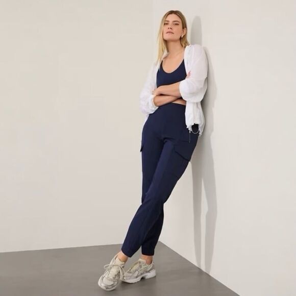 Athleta Endless High Rise Cargo Pant in Navy Blue Size 2P - Picture 2 of 12